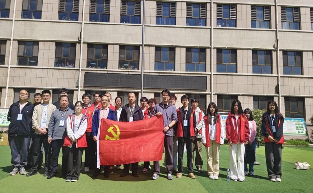 加强课程与实践教学体系建设